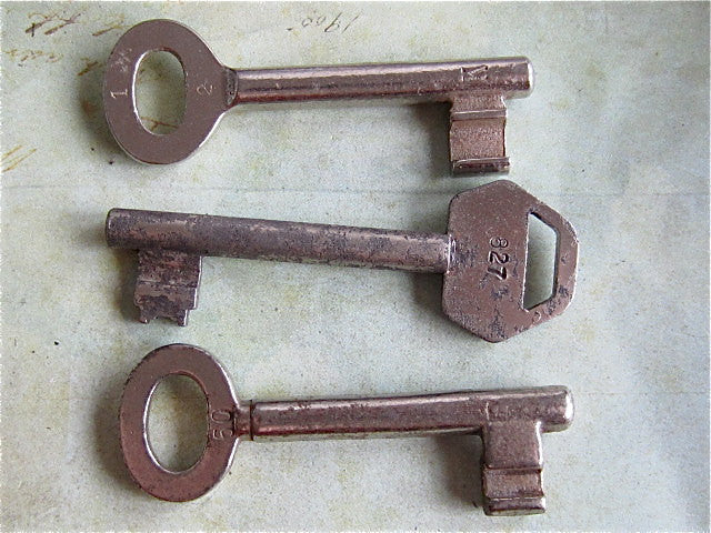 Skeleton Keys - Vintage Antique keys- Barrel keys - e23 – steampunkjunq