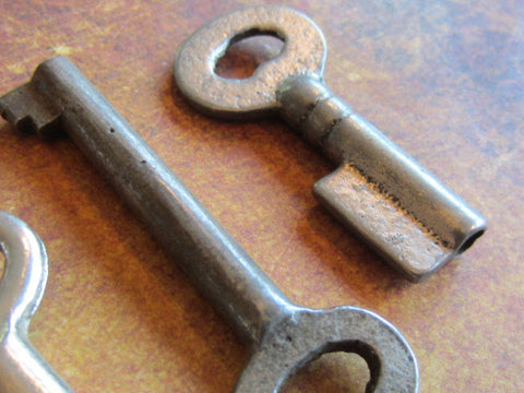 3 Small Vtg Bi-Metallic Open Barrel Antique Skeleton Keys In A Variety Of  Cuts I