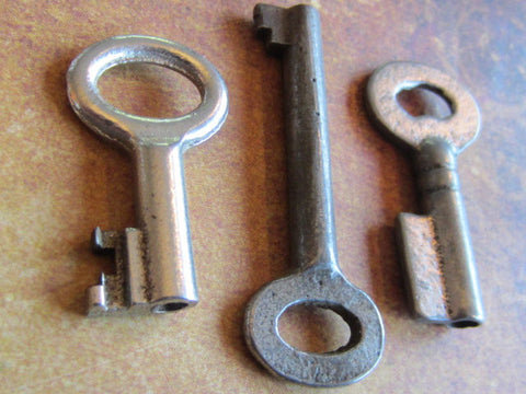 Steampunk supplies - Skeleton Keys - Vintage Antique keys - Barrel key –  steampunkjunq