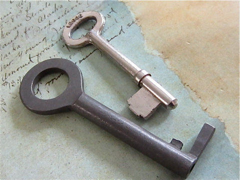 Skeleton Keys - Vintage Antique keys-  Barrel keys- Steampunk - Altered art c18