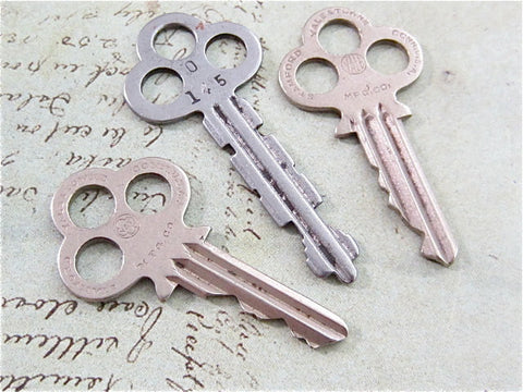 Vintage Antique keys -  n87